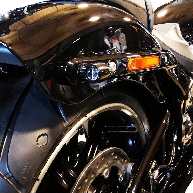 Caches orifices clignotants arrière Harley-Davidson Softail